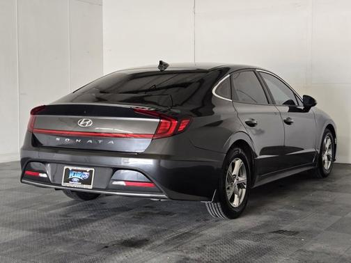 2022 Hyundai SONATA SE