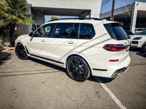 2024 BMW X7 xDrive40i