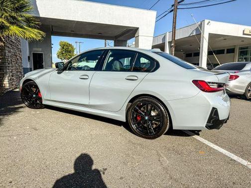 2024 BMW 330 i