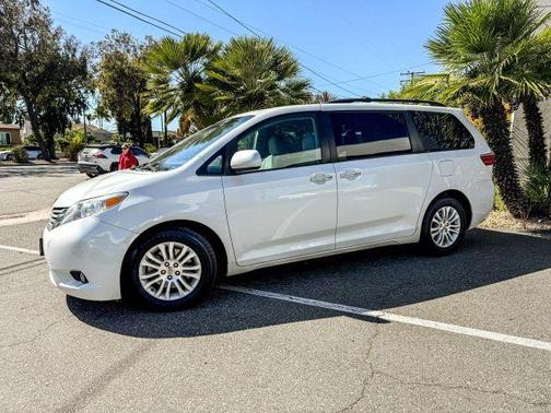 2016 Toyota Sienna XLE Premium