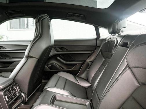 2022 Porsche Taycan Base