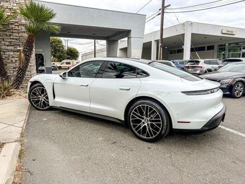 2022 Porsche Taycan Base