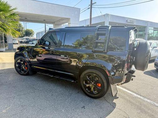 2023 Land Rover Defender 110 SE