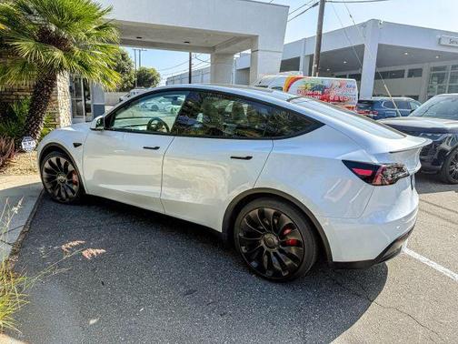 2025 Tesla Model Y Performance