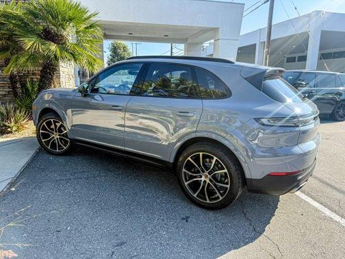 2024 Porsche Cayenne Base