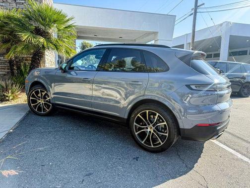 2024 Porsche Cayenne Base