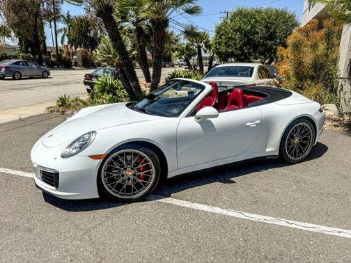 White 2017 Porsche 911 Carrera 4S