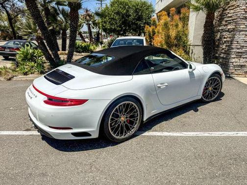 White 2017 Porsche 911 Carrera 4S