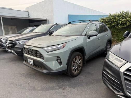 2023 Toyota RAV4 XLE Premium