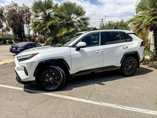 2023 Toyota RAV4 Hybrid SE