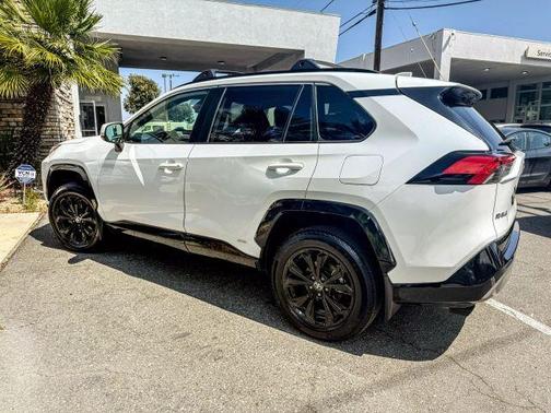 2023 Toyota RAV4 Hybrid SE