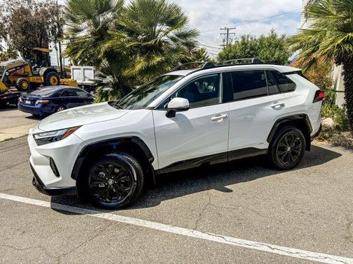 2023 Toyota RAV4 Hybrid SE