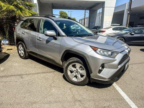 2020 Toyota RAV4 XLE