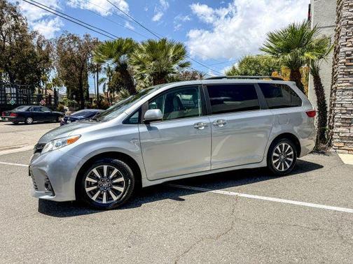 Silver 2019 Toyota Sienna XLE