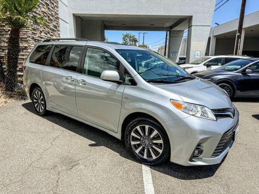 Silver 2019 Toyota Sienna XLE