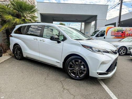 2021 Toyota Sienna XSE 7 Passenger