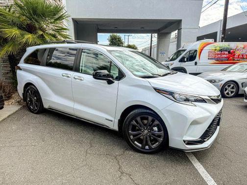 2021 Toyota Sienna XSE 7 Passenger