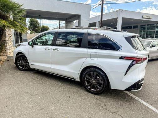 2021 Toyota Sienna XSE 7 Passenger