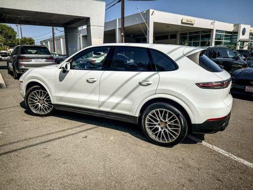 2022 Porsche Cayenne Platinum Edition