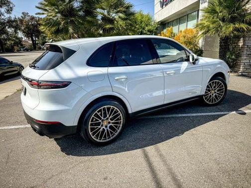 2022 Porsche Cayenne Platinum Edition