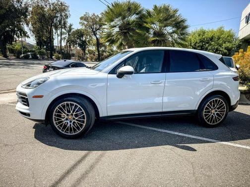 2022 Porsche Cayenne Platinum Edition