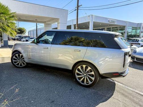 2023 Land Rover Range Rover Autobiography
