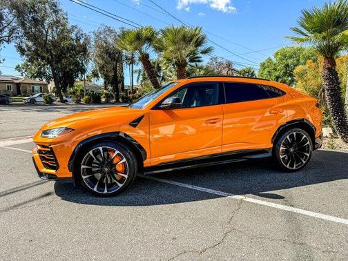 2021 Lamborghini Urus 