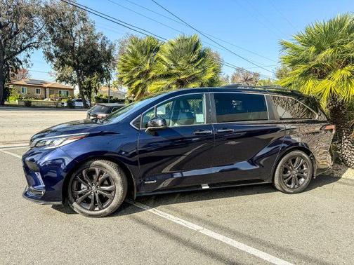 2021 Toyota Sienna XSE 7 Passenger