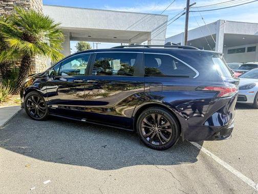 2021 Toyota Sienna XSE 7 Passenger