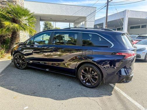 2021 Toyota Sienna XSE 7 Passenger