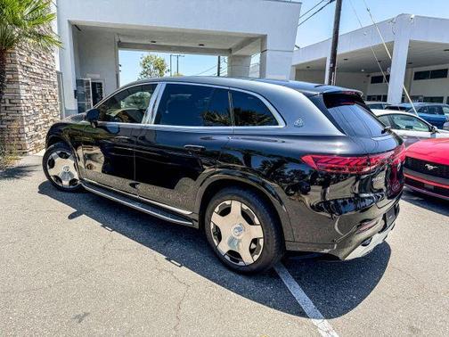 Obsidian Black Metallic 2025 Mercedes-Benz Maybach EQS 680 Base 4MATIC 4MATIC