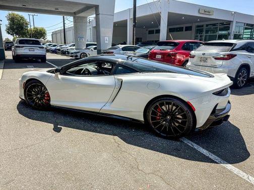 2020 McLaren GT Base