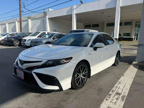 White 2021 Toyota Camry Hybrid SE