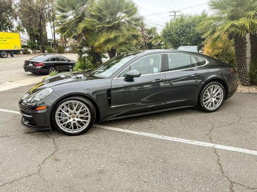 2018 Porsche Panamera S