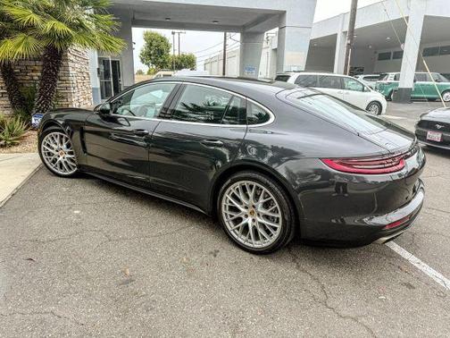 2018 Porsche Panamera S