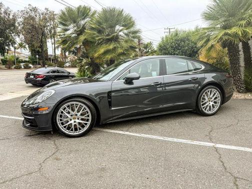2018 Porsche Panamera S
