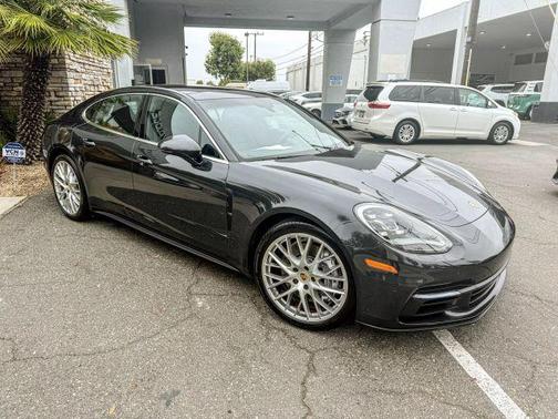 2018 Porsche Panamera S