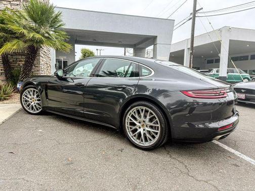 2018 Porsche Panamera S