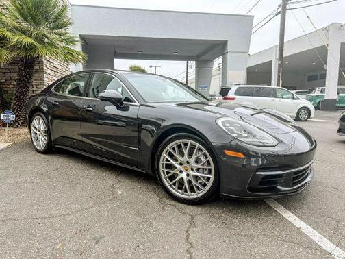 2018 Porsche Panamera S