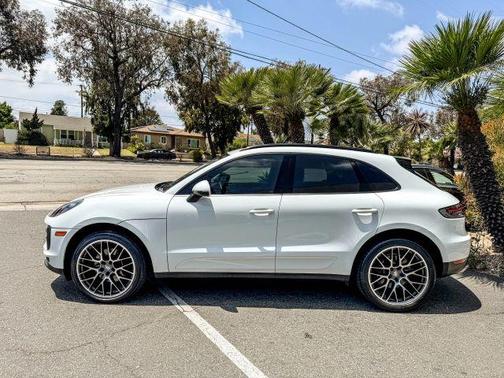 White 2020 Porsche Macan Base