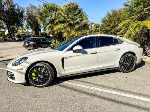 2022 Porsche Panamera 4S