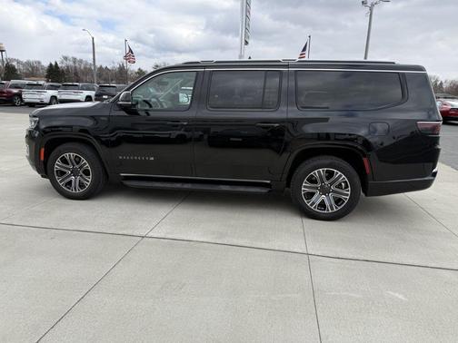 Diamond Black Crystal Pearlcoat 2023 Jeep Wagoneer L Series II 4x4