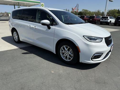 Bright White 2023 Chrysler Pacifica Touring L