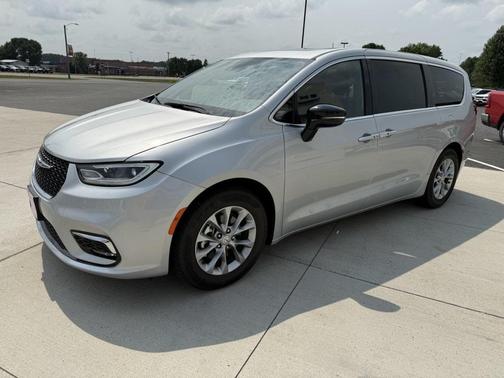 Silver Mist Clearcoat 2026 Chrysler Pacifica Limited