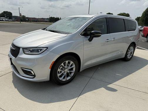 Silver Mist Clearcoat 2026 Chrysler Pacifica Limited