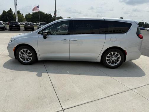 Silver Mist Clearcoat 2026 Chrysler Pacifica Limited