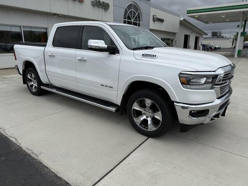Ivory White Tri-Coat Pearlcoat 2022 RAM 1500 Laramie