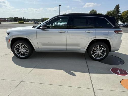 2025 Jeep Grand Cherokee Summit