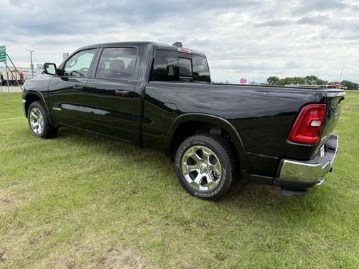 Diamond Black Crystal Pearlcoat 2026 RAM 1500 Big Horn/Lone Star
