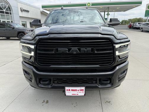 Diamond Black Crystal Pearlcoat 2022 RAM 2500 Laramie Crew Cab 4x4 6'4' Box